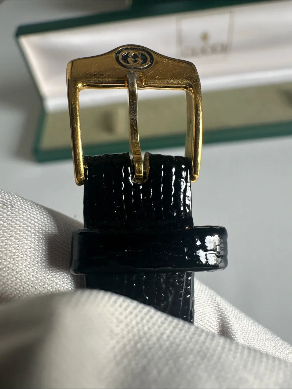 Vintage Gucci 2720L Gold Plated Swiss Watch Full Set Box Papers 1995